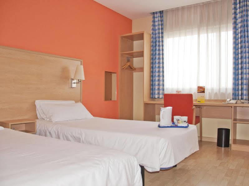 Travelodge Barcelona Fira 3*